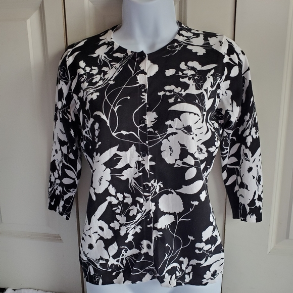 August Silk Black & White Floral Print Button Down Cardigan Size Small - Picture 2 of 14